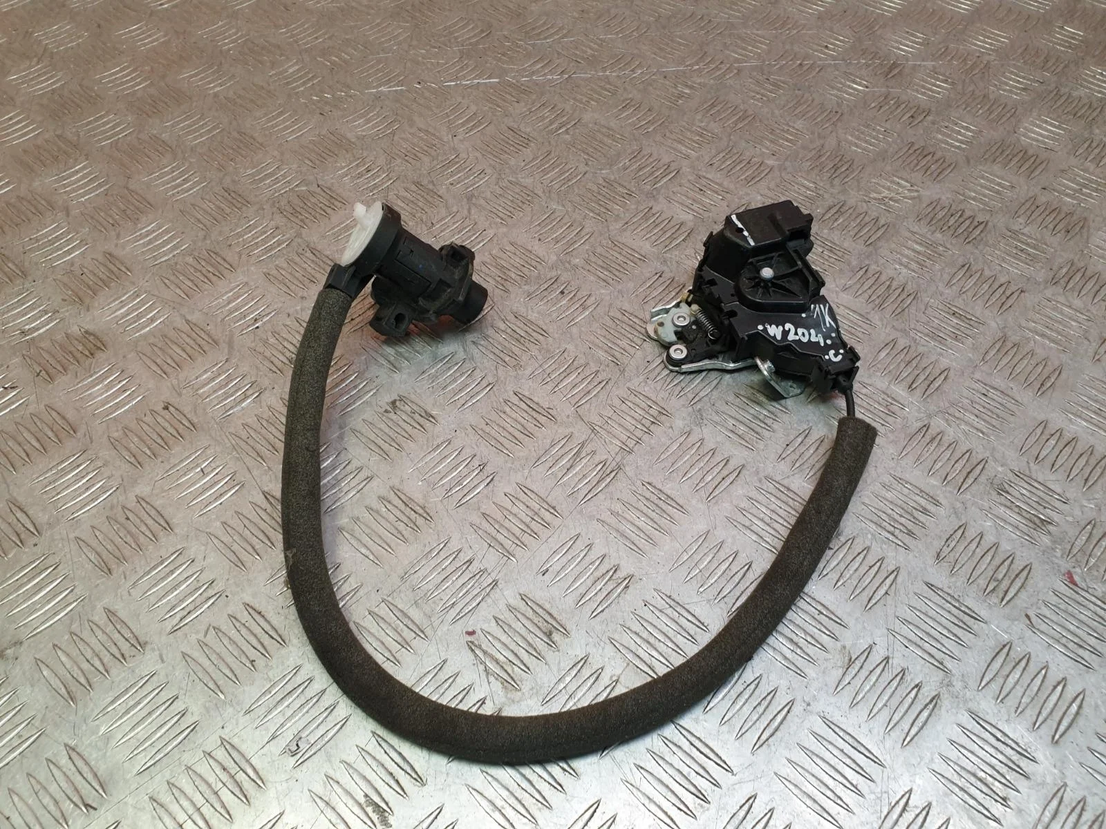 Замок крышки багажника Mercedes C-Class 2014-2021 A2047500485 W205