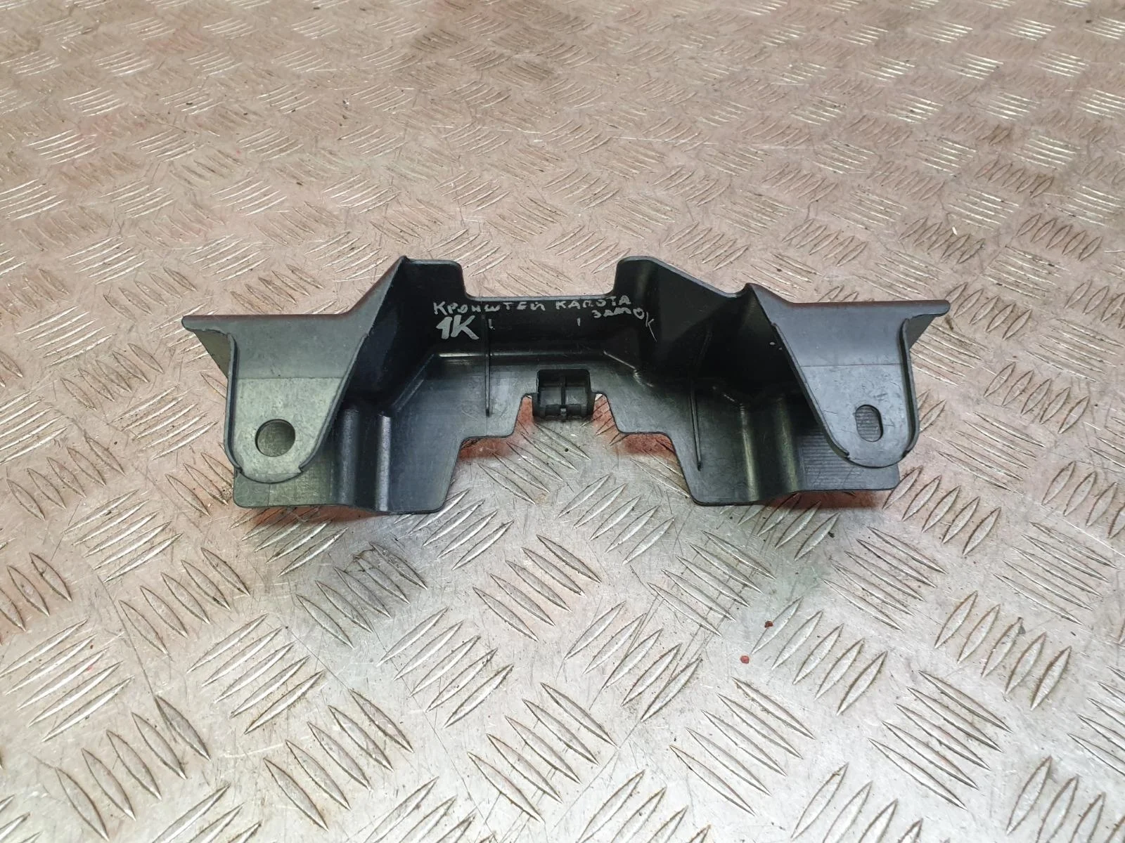 Кронштейн замка капота Toyota Land Cruiser 2015-2021 5352548040 200