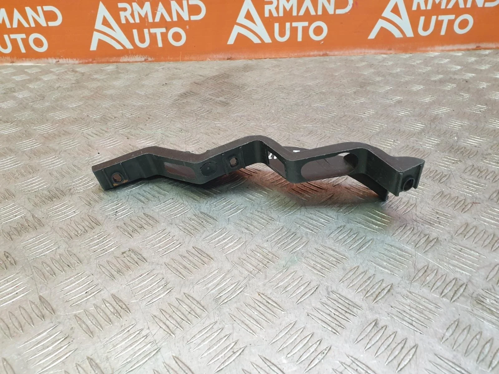 Кронштейн бампера volkswagen Passat 2005-2010 3C0807889 B6, передний левый