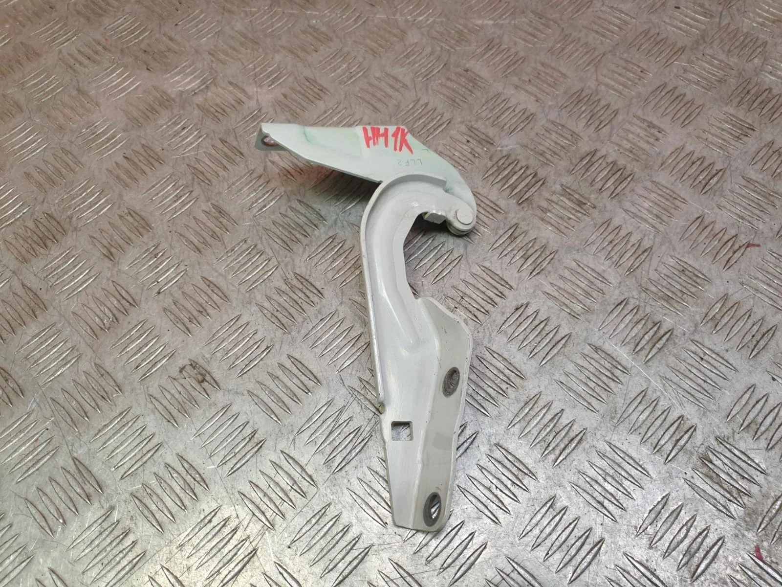 Петля капота Mitsubishi ASX 2010-нв MN175241 1 GA0, левая