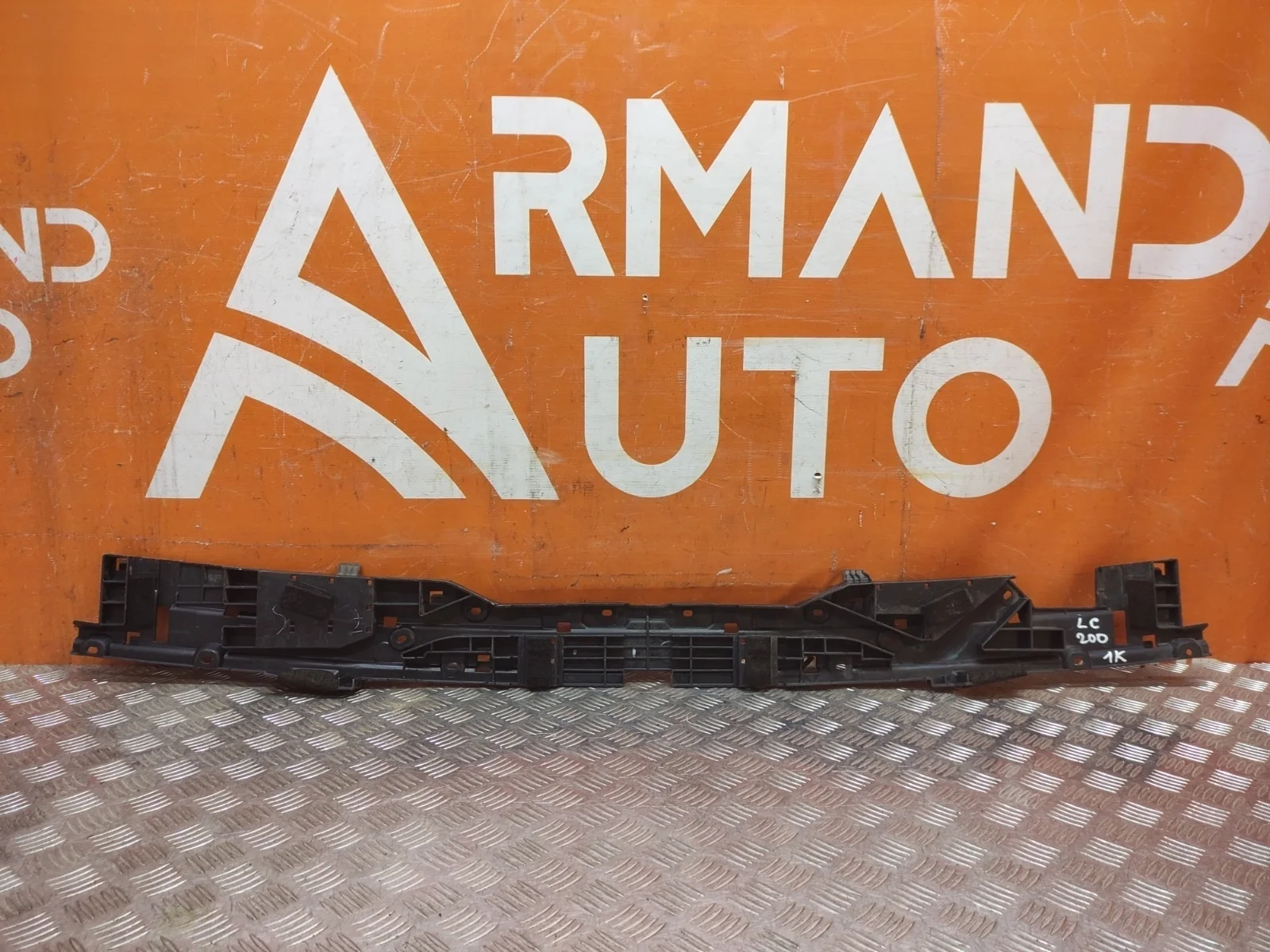 Кронштейн бампера Toyota Land Cruiser 2015-2021 5261560081 200, задний