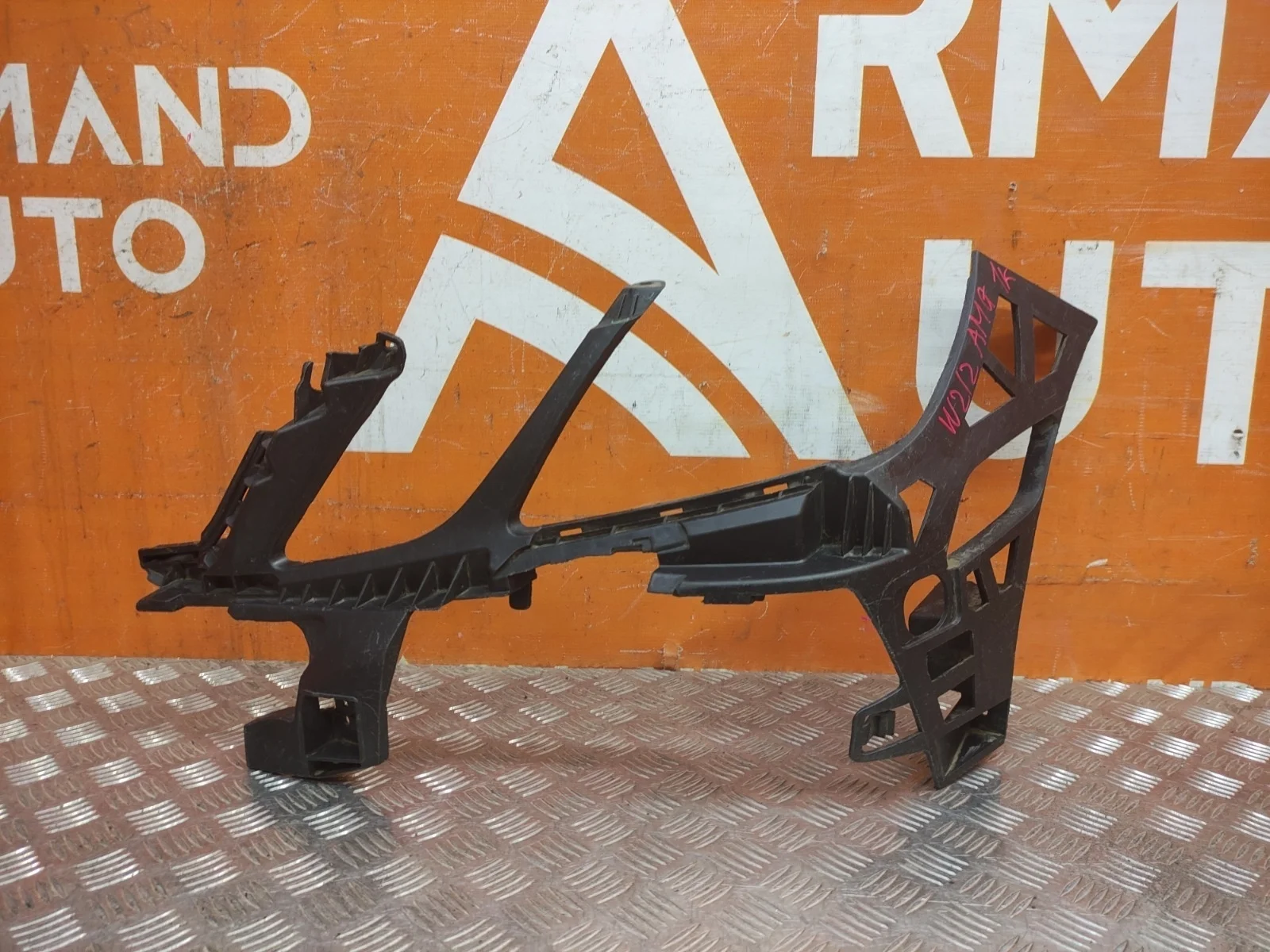 Кронштейн бампера Mercedes E-Class 2009-2013 A2128852865 W212, передний левый