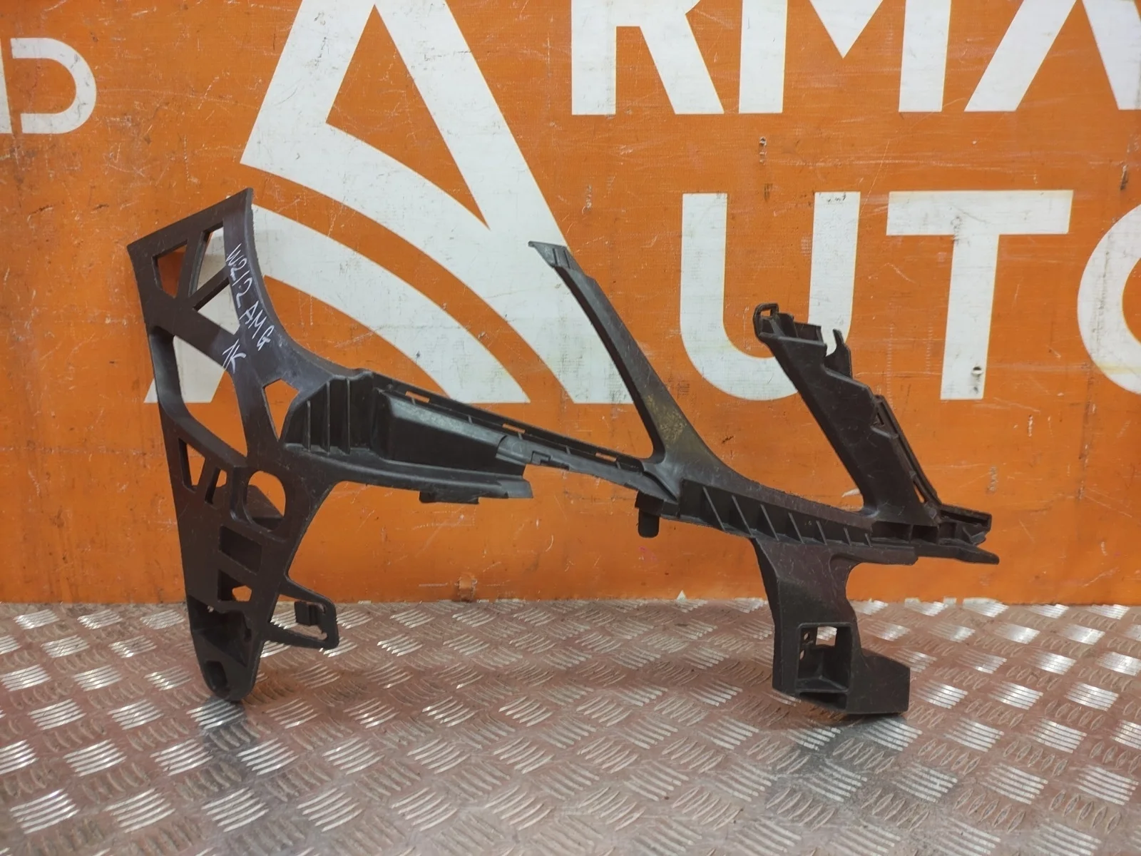 Кронштейн бампера Mercedes E-Class 2009-2013 A2128852965 W212, передний правый