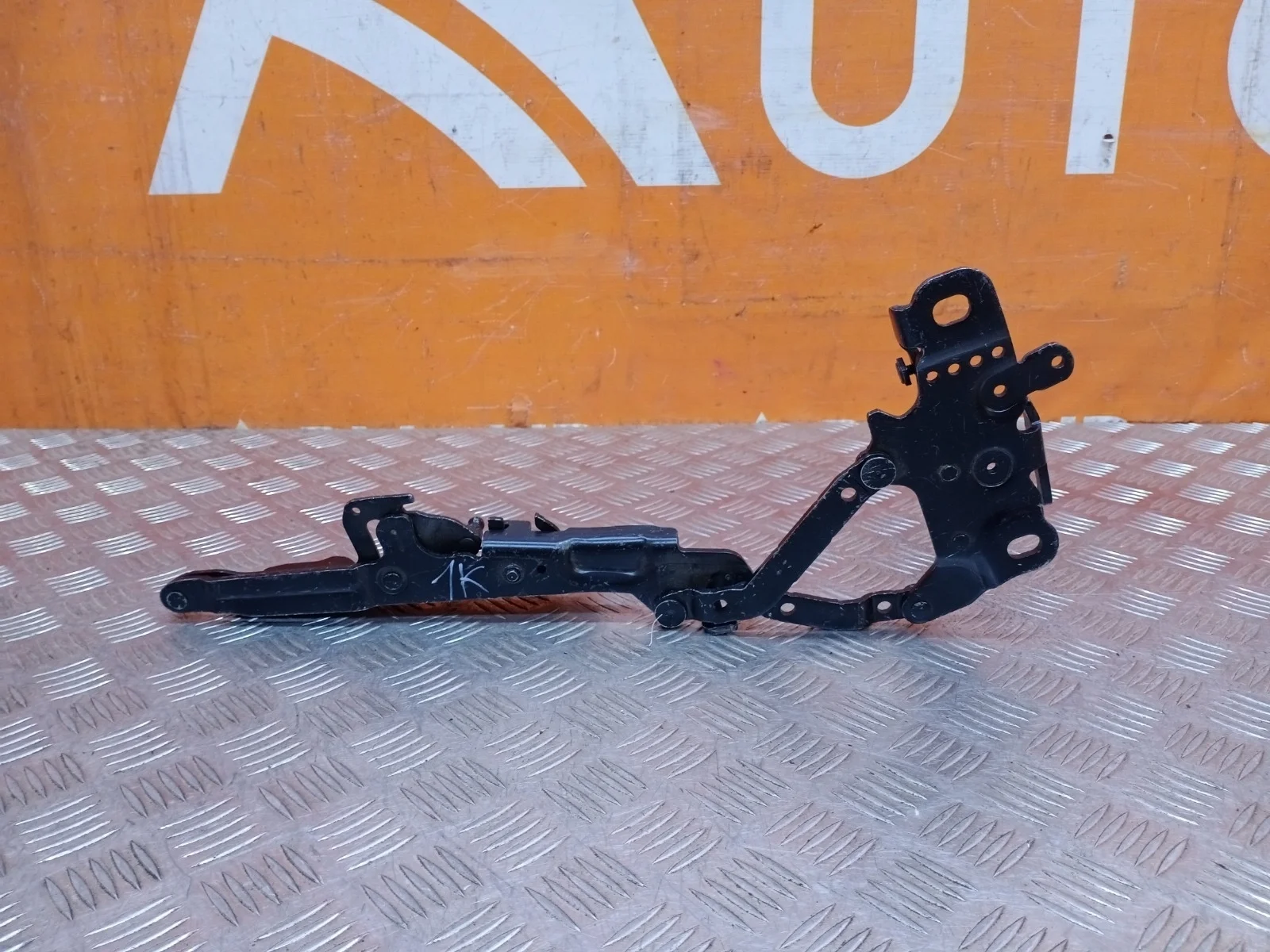 Петля капота BMW 3 series 2011-2020 41617286344 F30 F31, правая