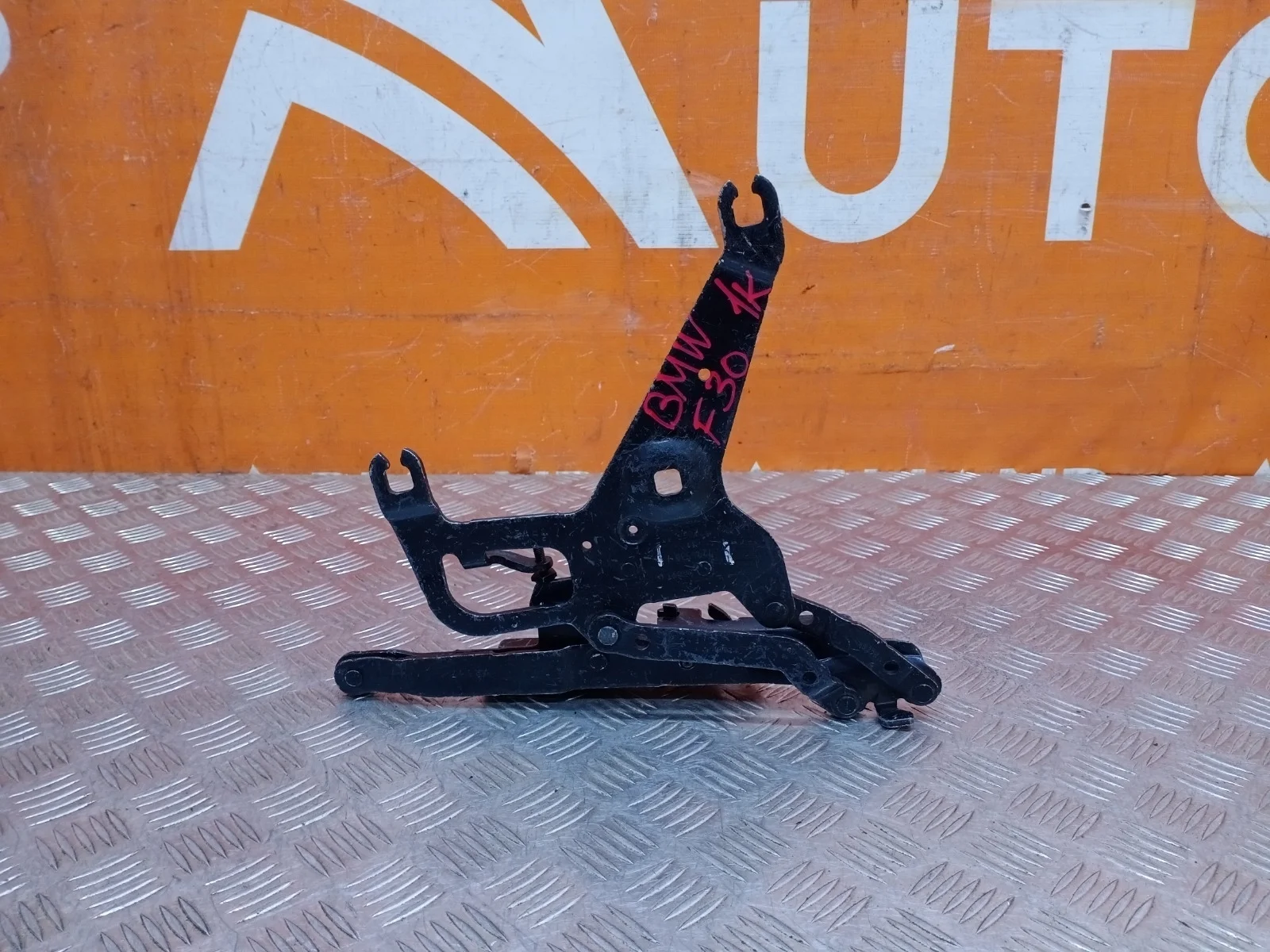 Петля капота BMW X5 2013-2018 41007381782 F15, правая