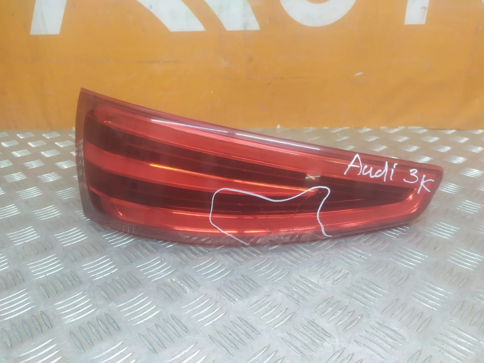 Фонарь Audi Q3 2011-2014 8U0945093A 1 8U, левый