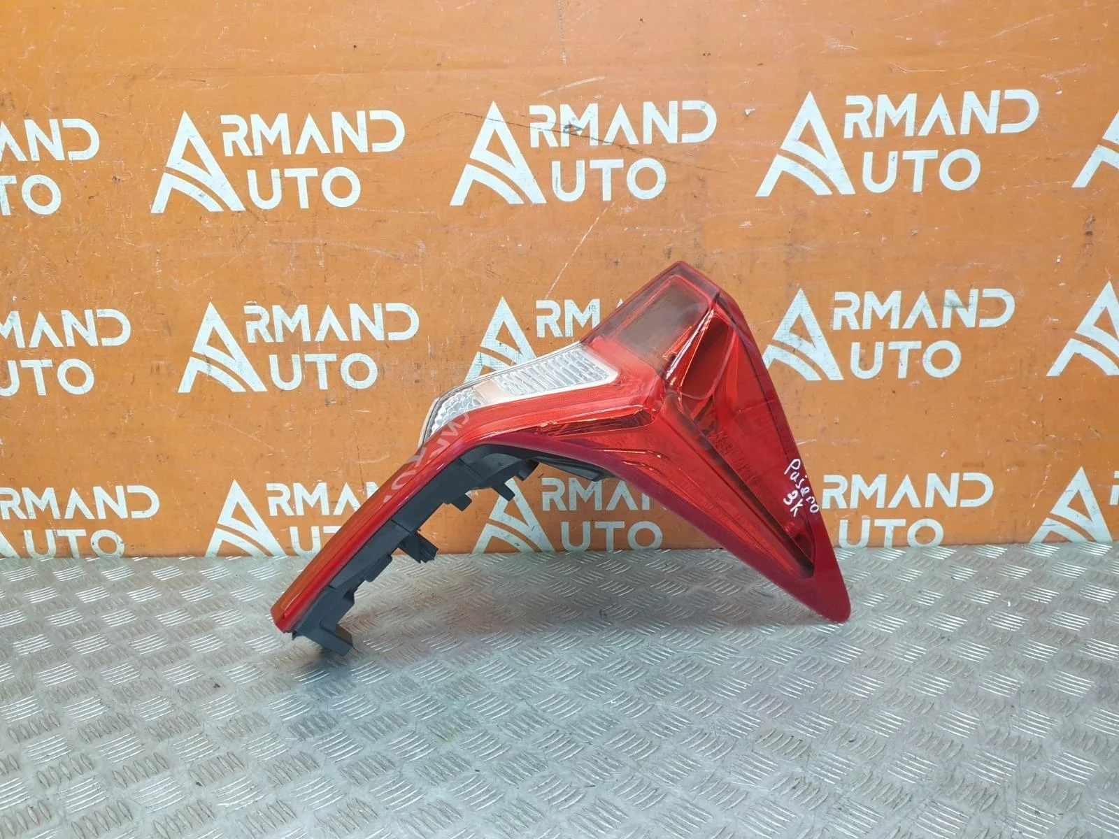 Фонарь Mitsubishi Pajero Sport 2015-2021 8330B002 3, правый