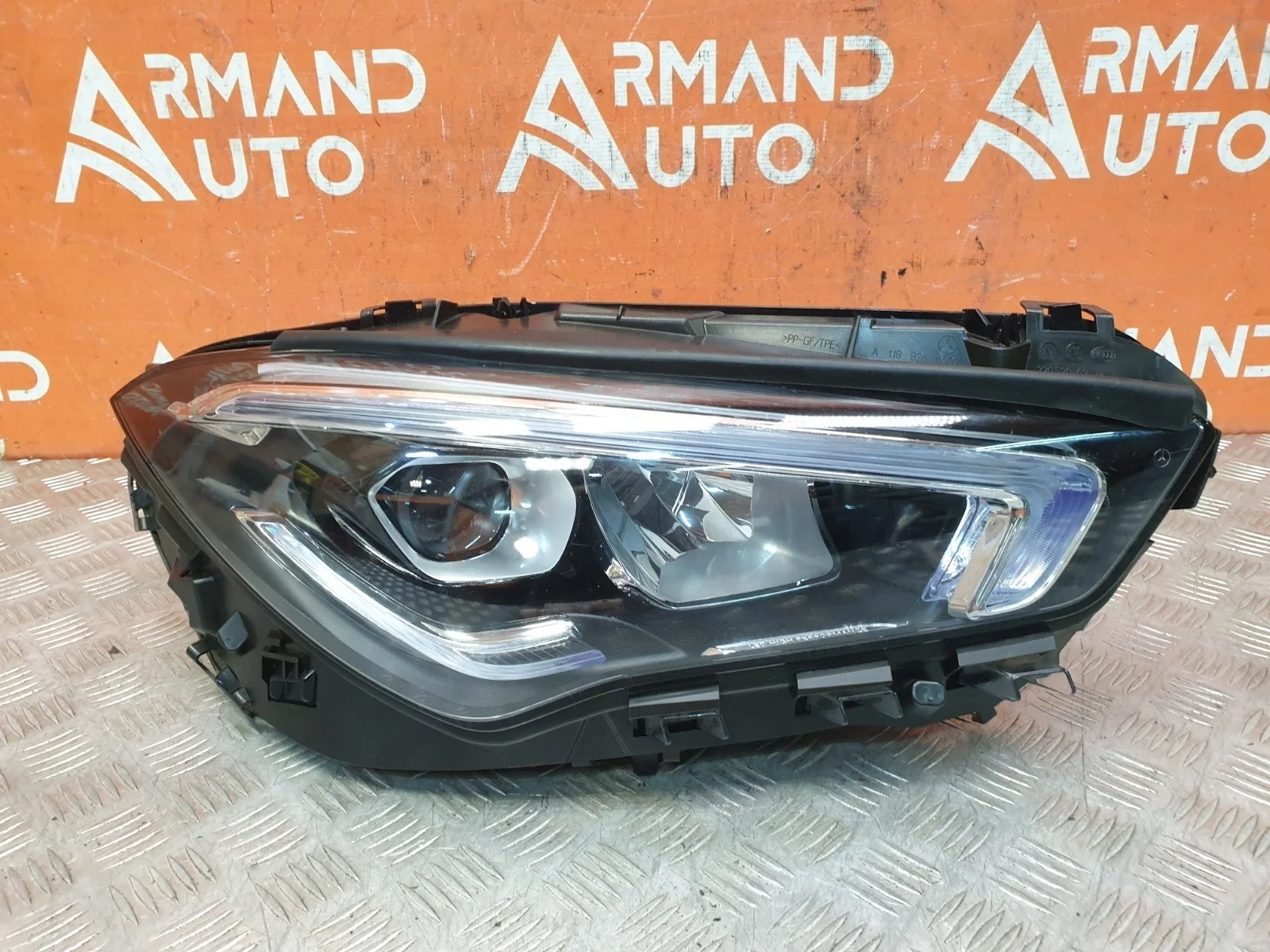 Фара Mercedes CLA-Class 2019-2025 A1189064000 C118, правая