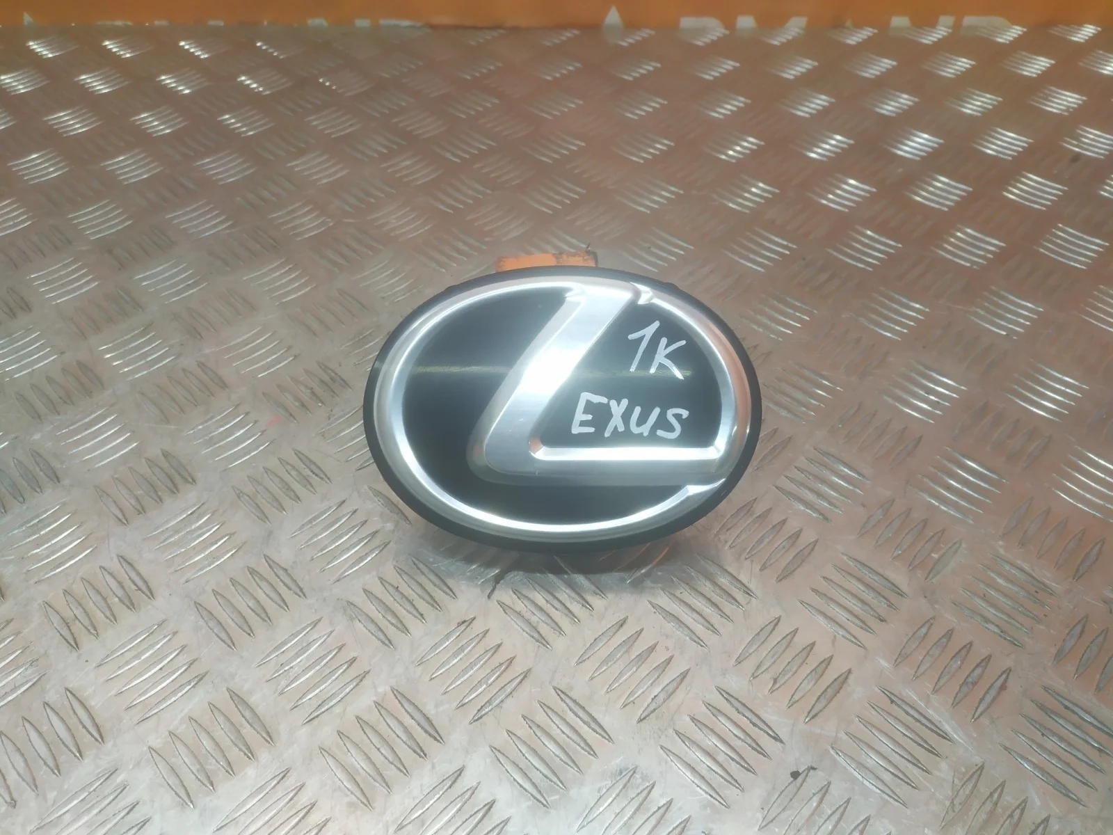 Эмблема Lexus LS 2006-2017 9097502117 4, передняя