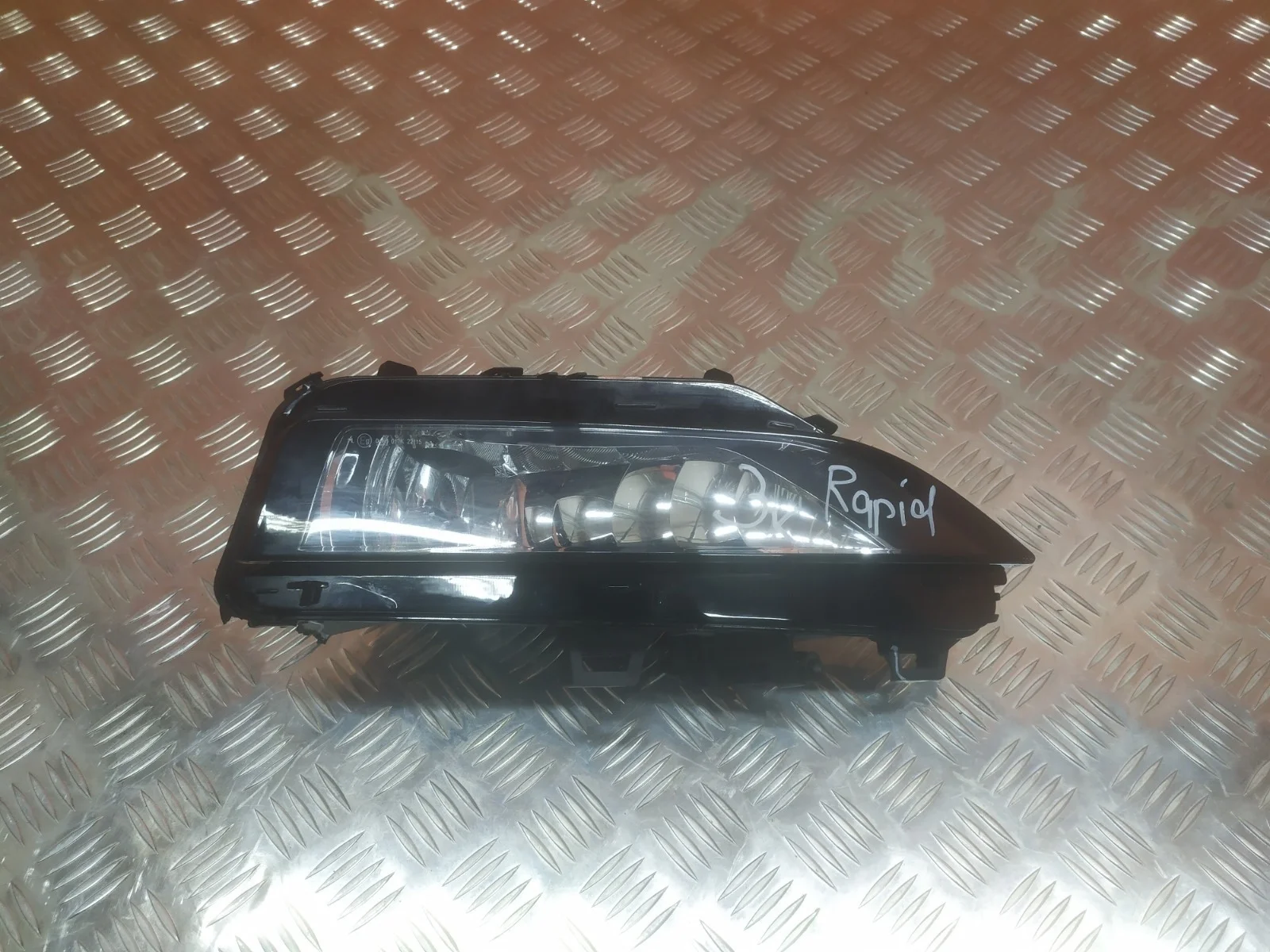ПТФ Skoda Rapid 2020-2023 60U941700 2, правый