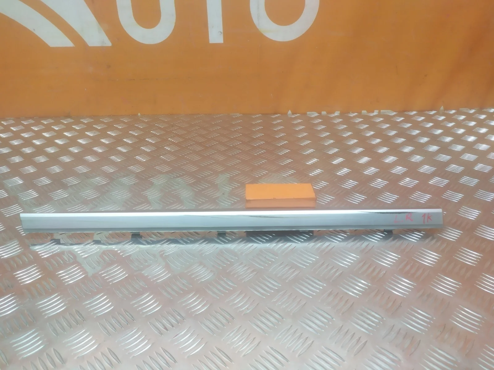 Накладка молдинга двери Land Rover Range Rover 2012-2022 LR038857 4 L405, задняя правая