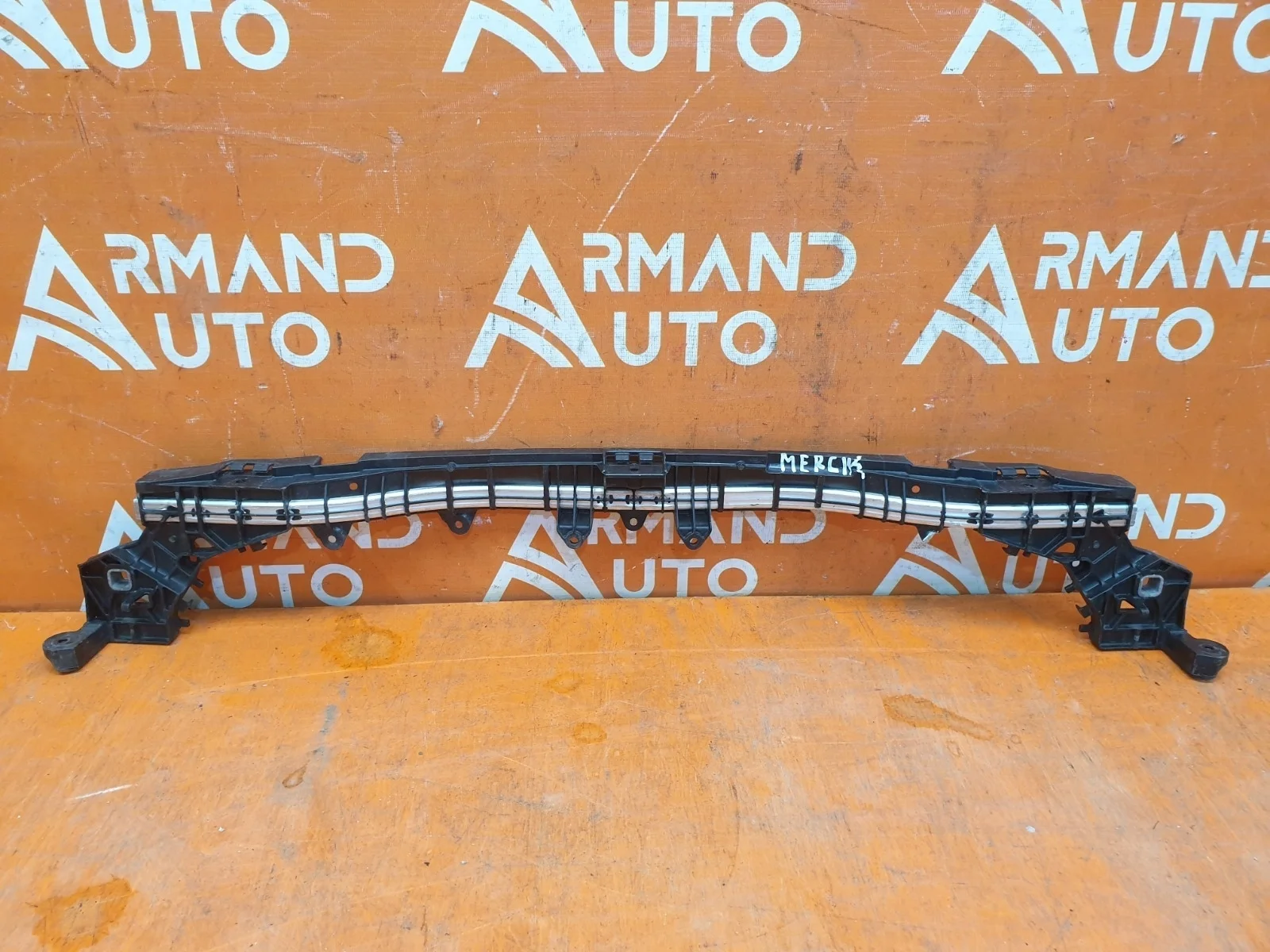 Кронштейн радиатора Mercedes C-Class 2014-2021 A2056204101 W205