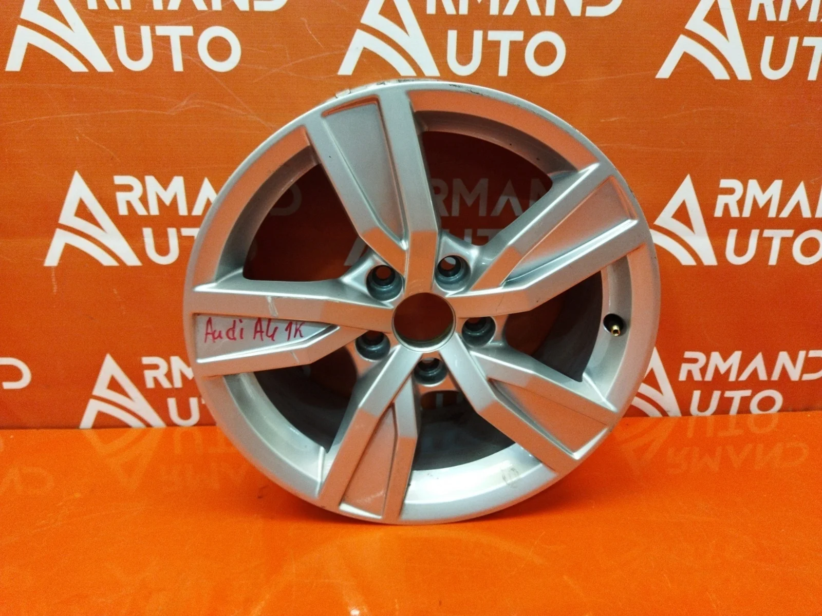Диск колесный r16 Audi A4 8W0601025A 5 B9