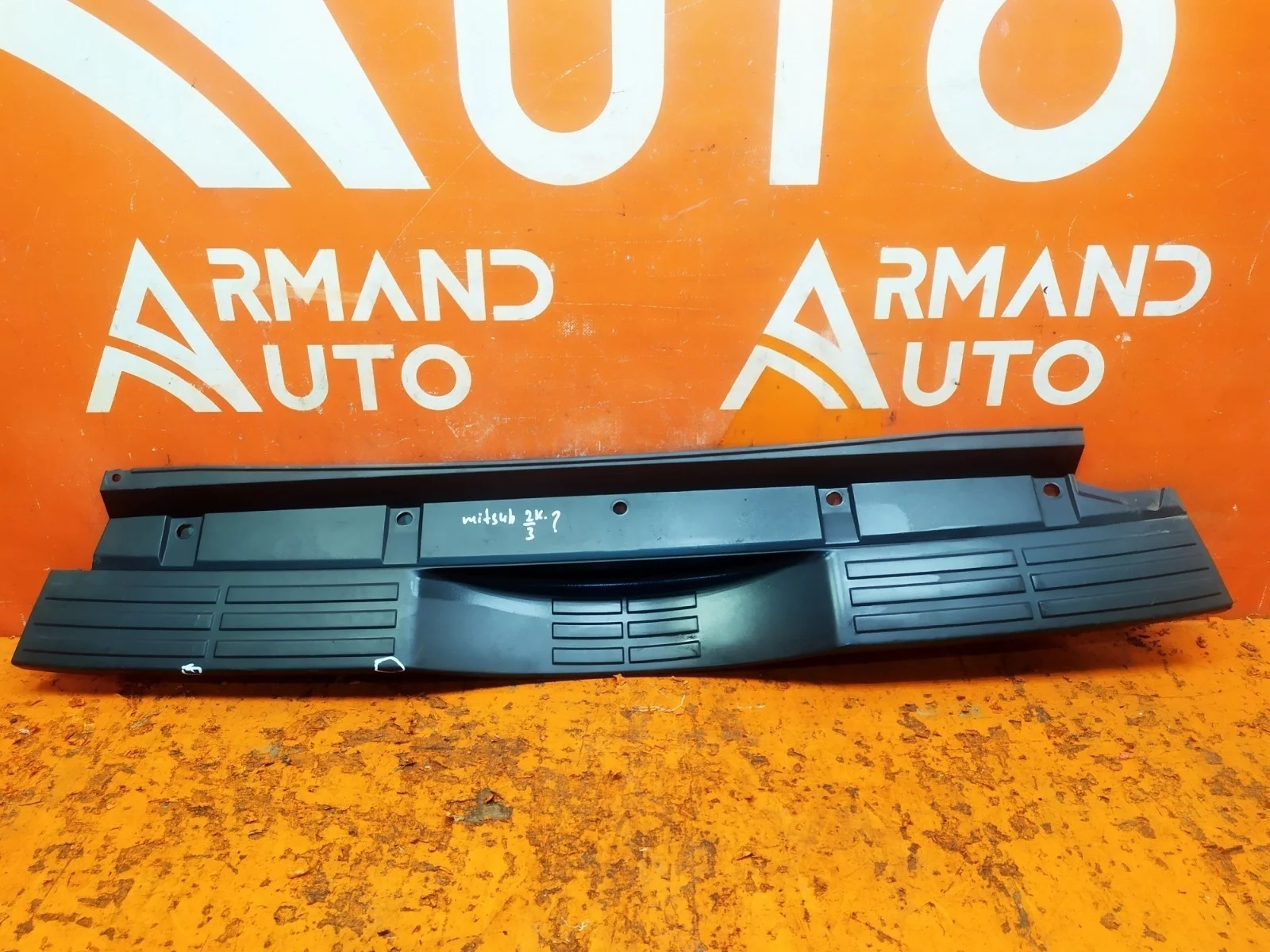Накладка бампера верхняя Mitsubishi Pajero 2006-2022 6410A186 4, задняя