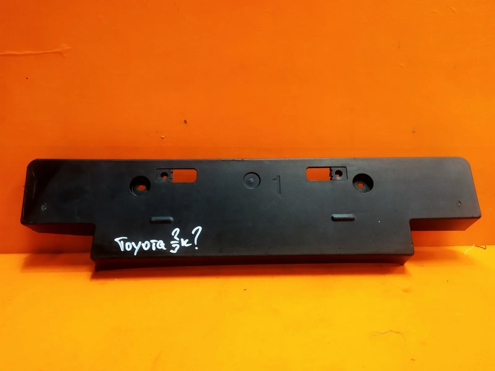 Площадка под Гос номер Toyota Land Cruiser 2015-2021 5211460230 200, передняя