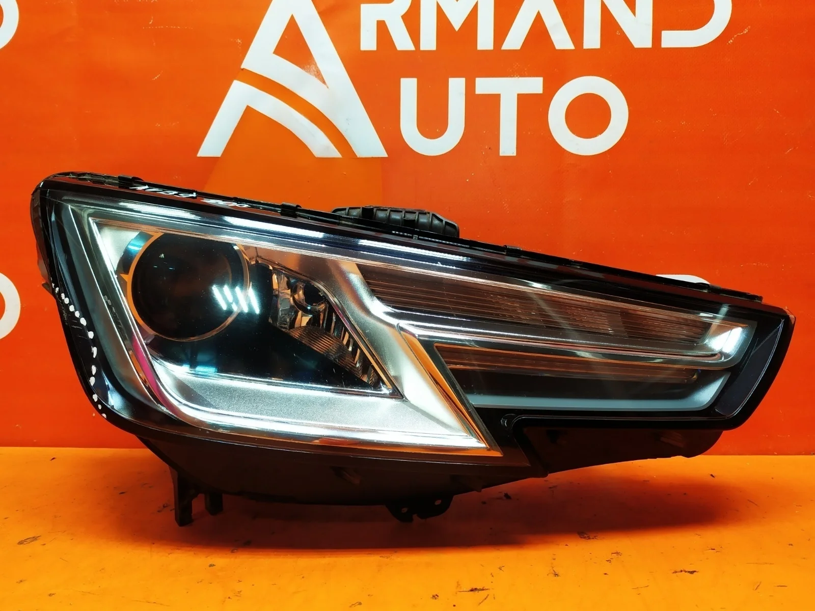 Фара Audi A4 2015-2020 8W0941044 5 B9, правая