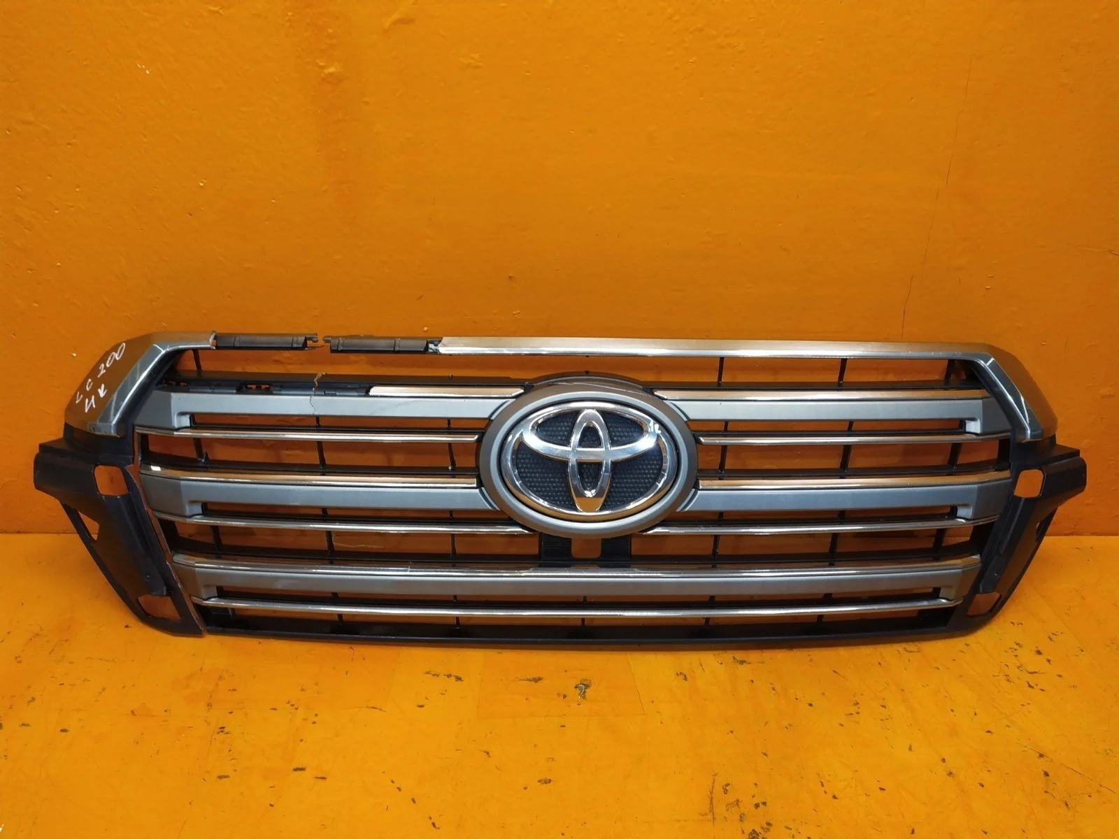 Решетка радиатора Toyota Land Cruiser 2015-2021 5310160D70 200
