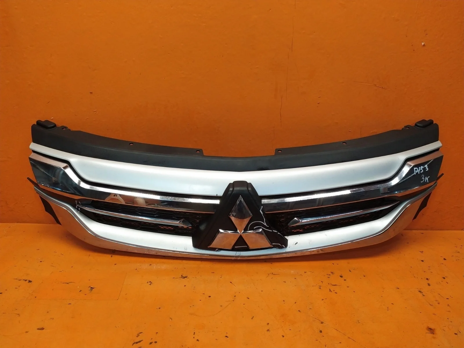 Решетка радиатора Mitsubishi Pajero Sport 2015-2021 7450A960 3