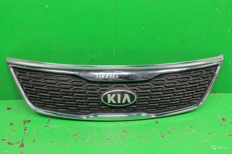 Решетка радиатора KIA SORENTO 2012-2019 863502P500 2 XM