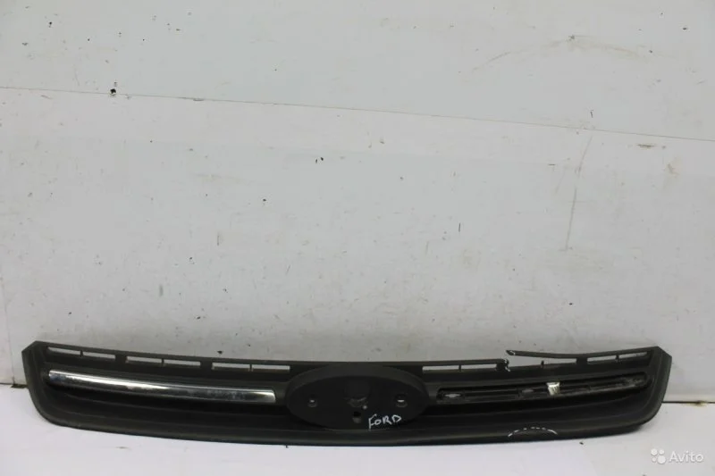 Решетка радиатора FORD KUGA 2012-2016 1893744 2 CBS
