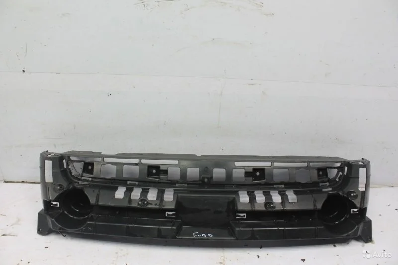 Кронштейн решетки радиатора FORD KUGA 2012-2016 1870314 2 CBS