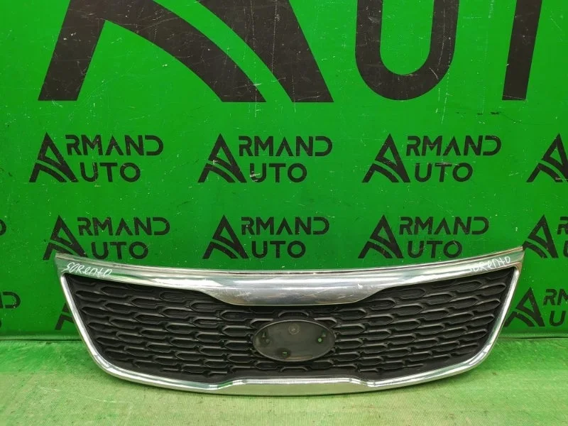 Решетка радиатора KIA SORENTO 2012-2019 863502P500 2 XM