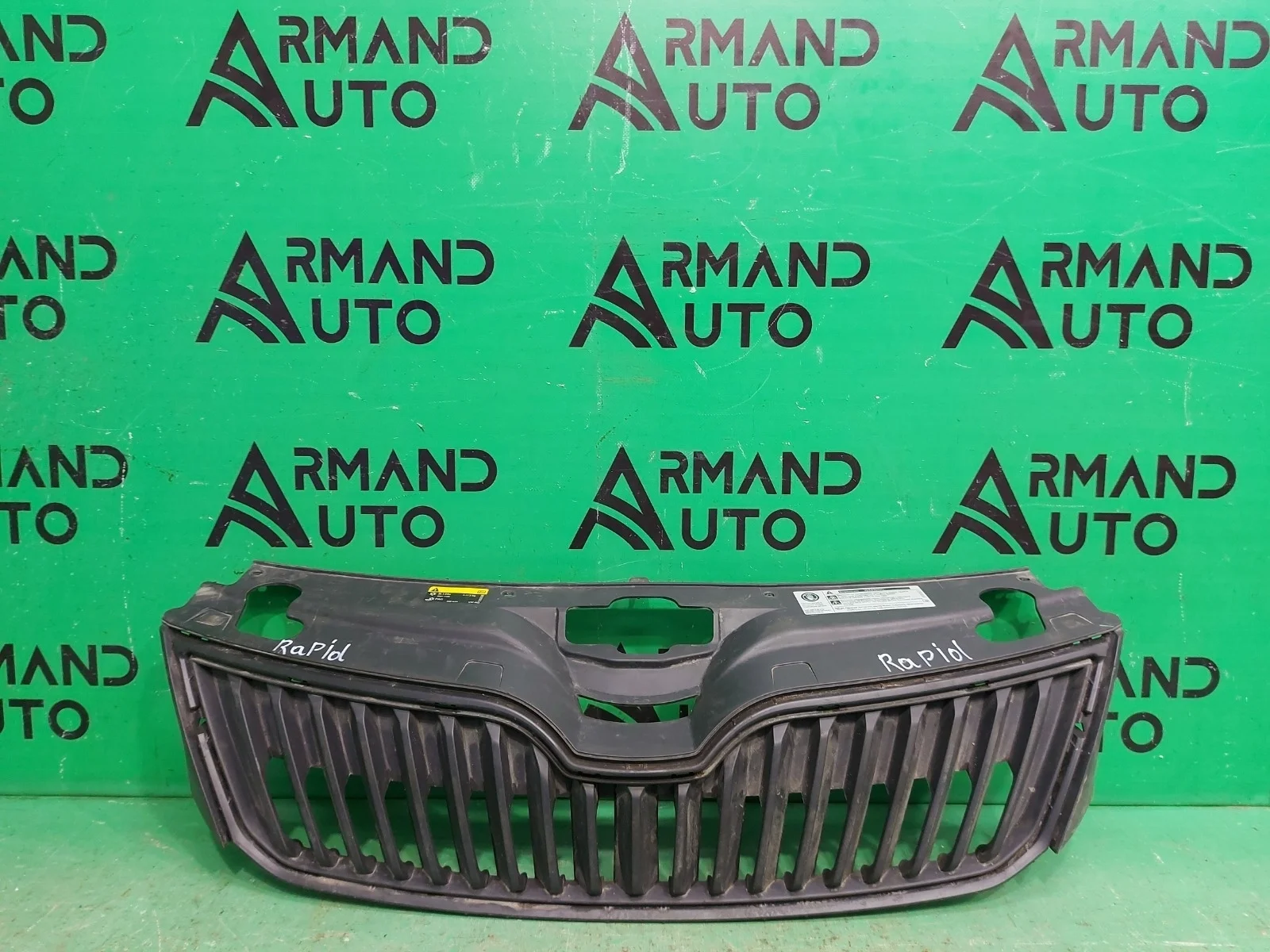 Решетка радиатора SKODA RAPID 2014-2020 5JA8536689B9 1