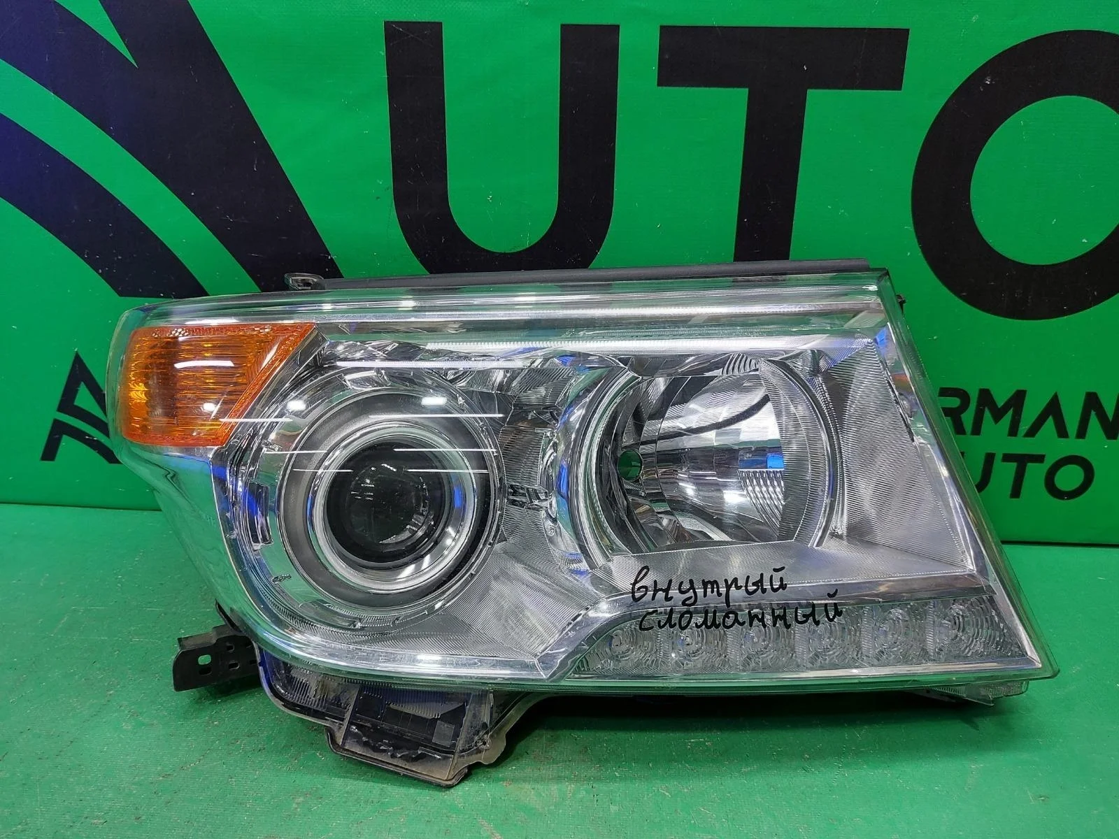 Фара TOYOTA LAND CRUISER 2012-2015 8114560F30 200, правая