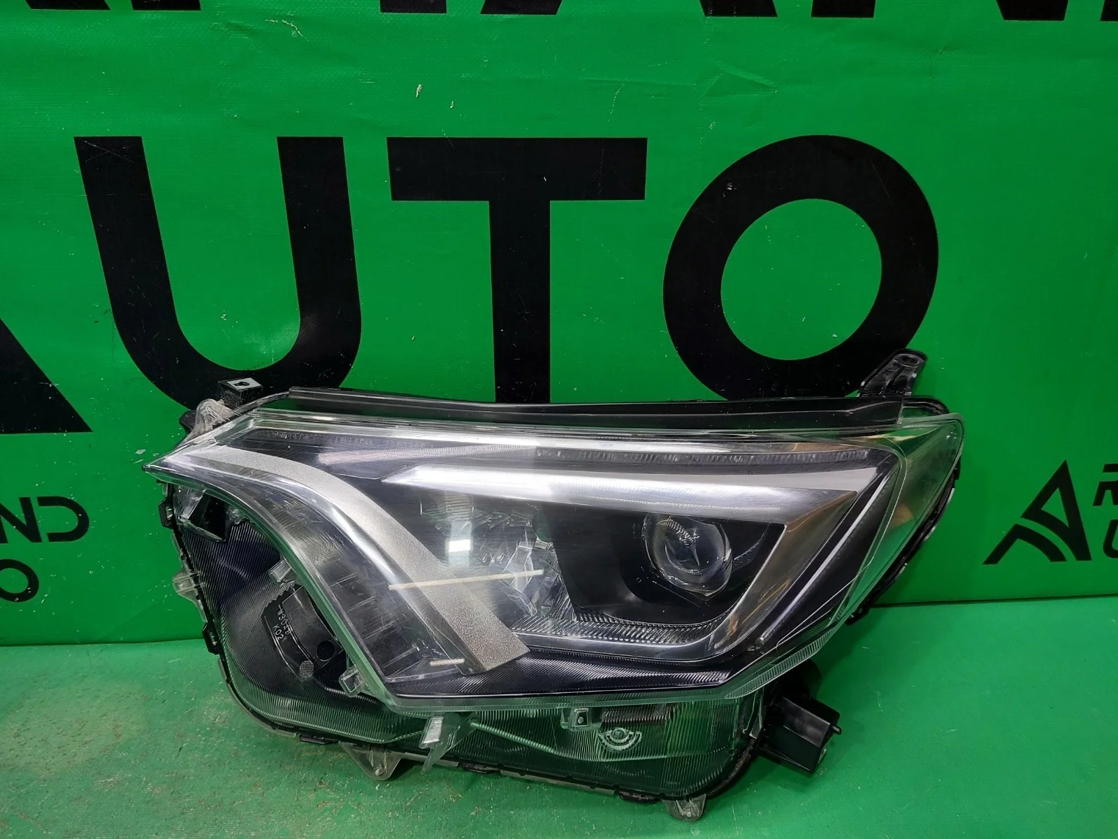Фара TOYOTA RAV4 2015-2019 8118542680 4 CA40, левая