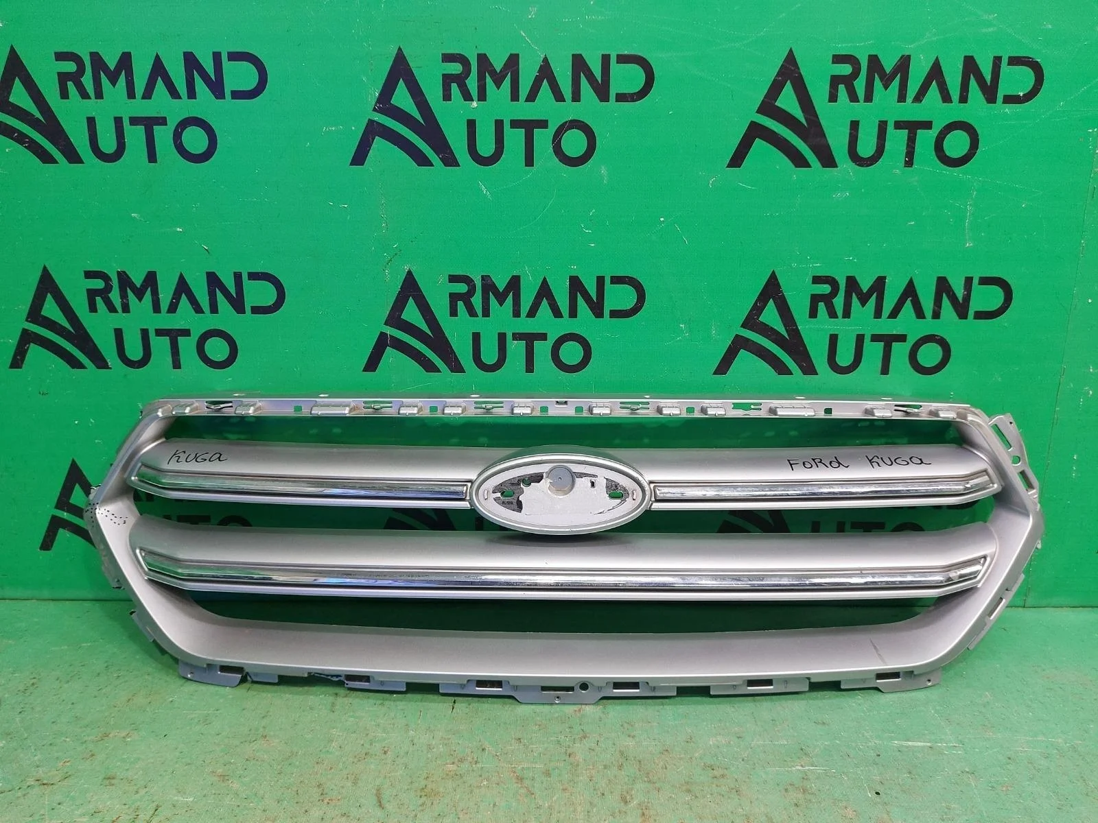 Решетка радиатора FORD KUGA 2016-2019 2058454 2 CBS