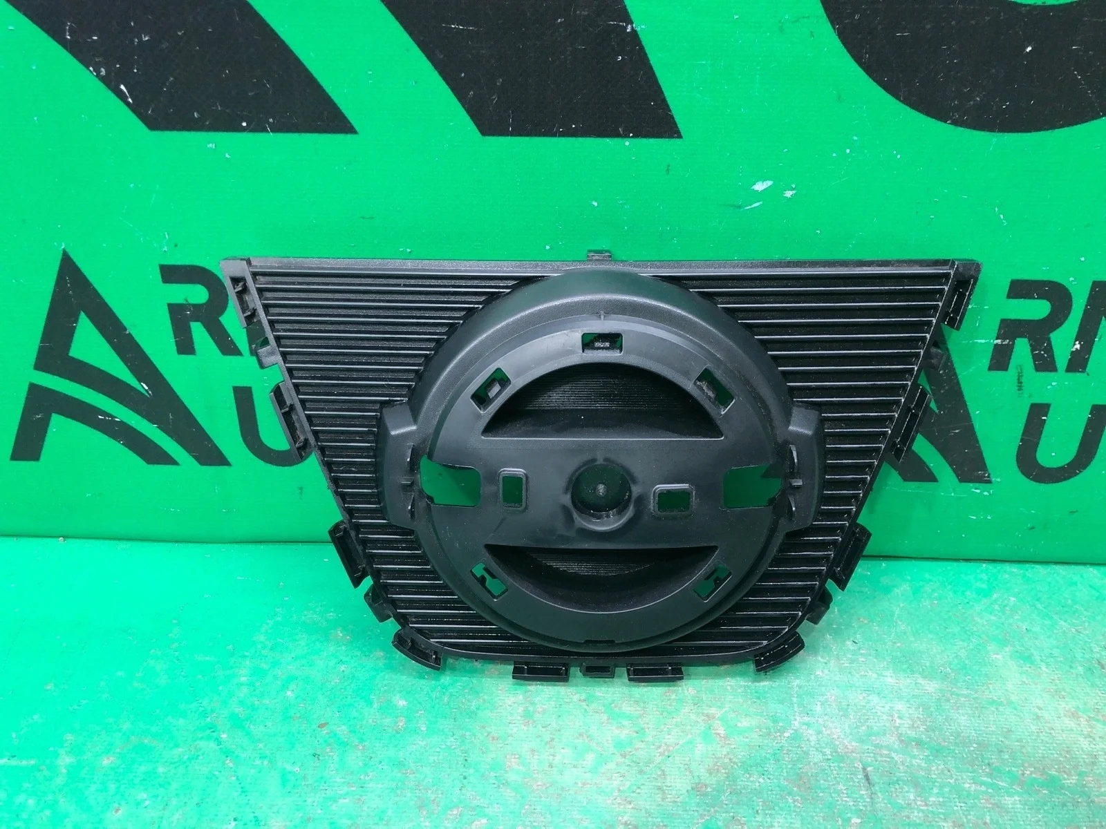 Кронштейн эмблемы NISSAN QASHQAI 2010-2013 62310BR00A 1 J10