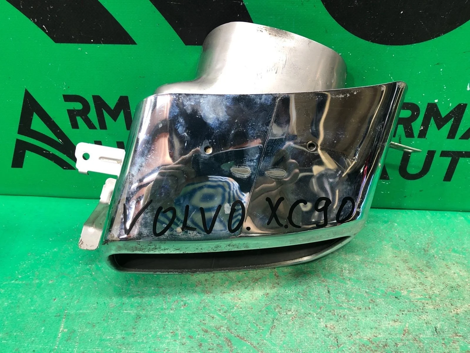Насадка глушителя VOLVO XC90 2014-2019 31353397 2, левая