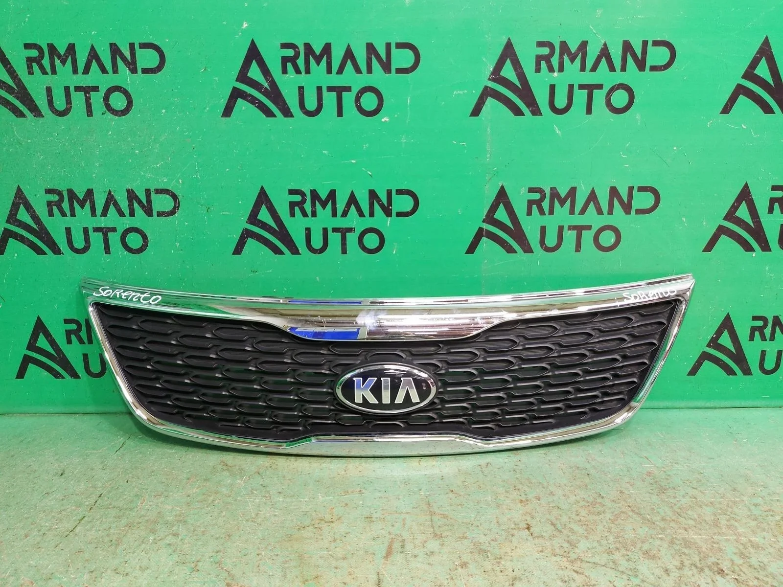 Решетка радиатора KIA SORENTO 2012-2019 863502P500 2 XM