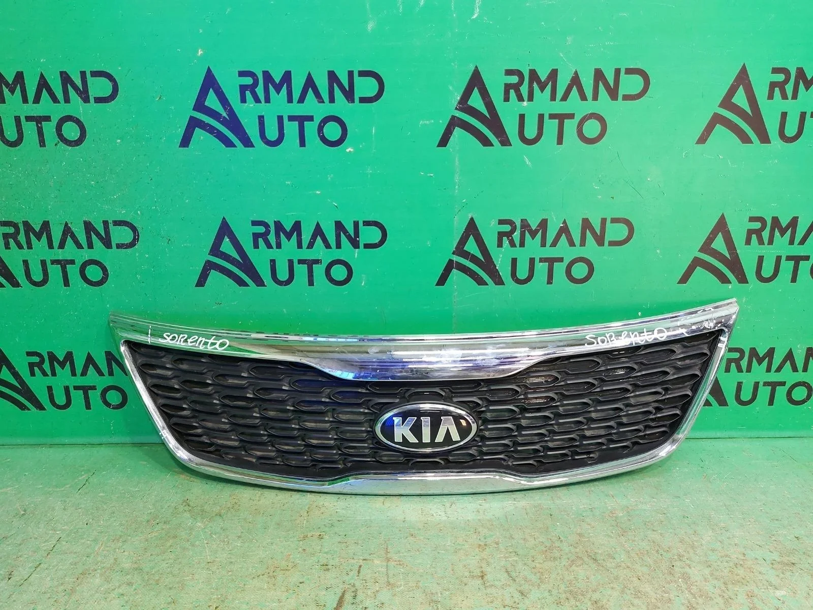 Решетка радиатора KIA SORENTO 2012-2019 863502P500 2 XM