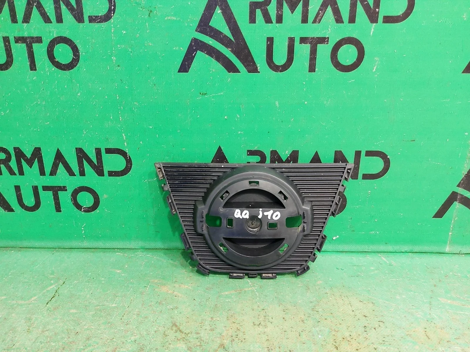 Кронштейн эмблемы NISSAN QASHQAI 2010-2013 62310BR00A 1 J10