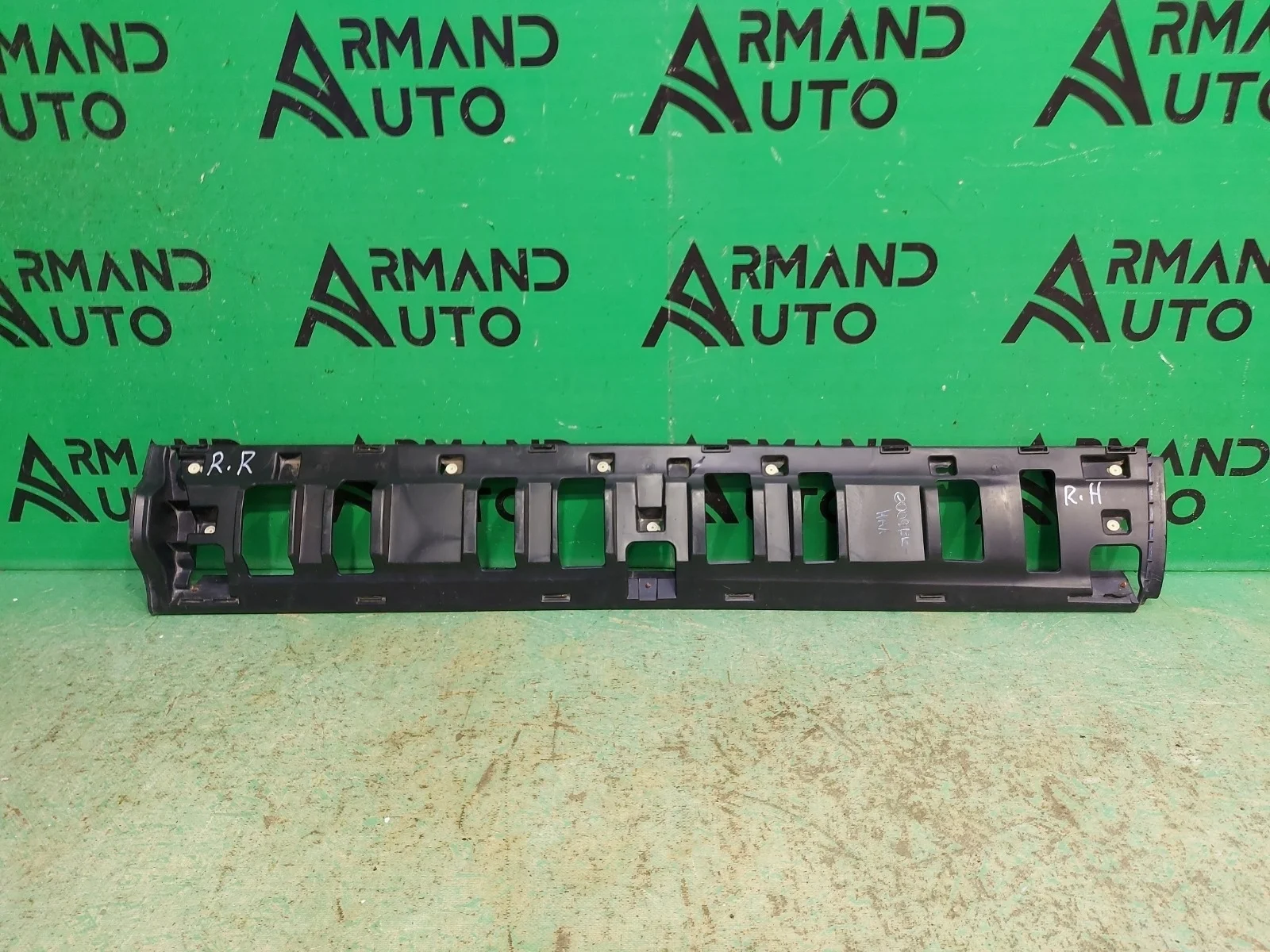 Кронштейн накладки двери LAND ROVER RANGE ROVER SPORT 2013-2022 LR044138 2 L494, передний правый