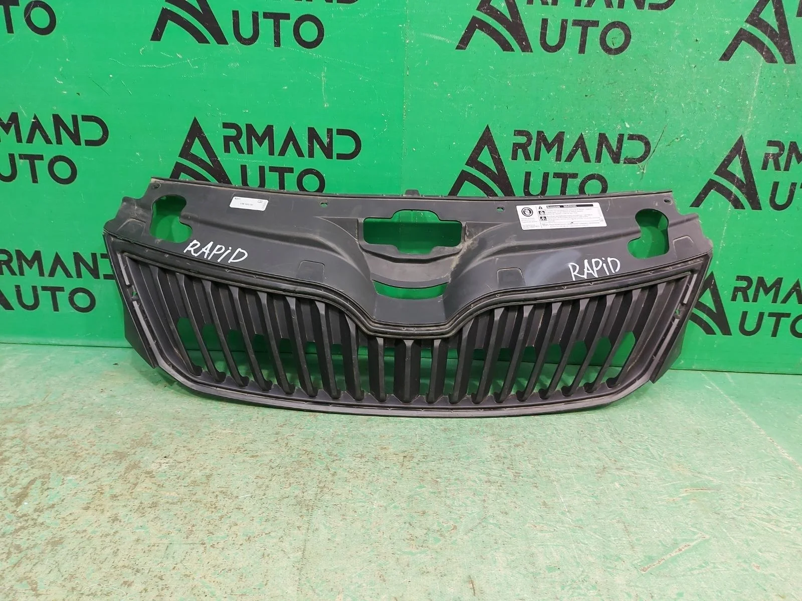 Решетка радиатора SKODA RAPID 2014-2020 5JA8536689B9 1
