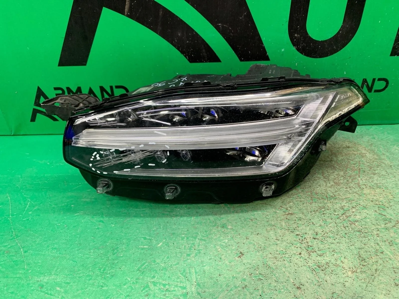 Фара VOLVO XC90 2014-2019 31677038 2, левая