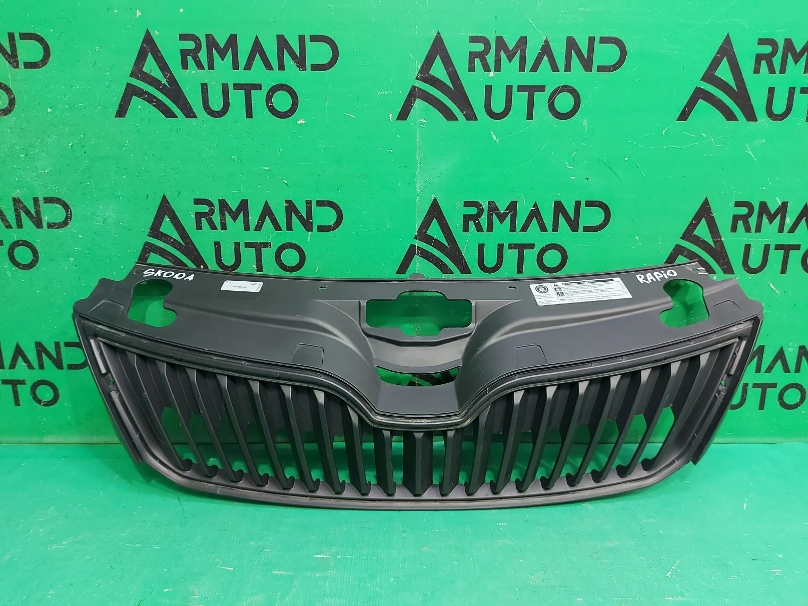 Решетка радиатора SKODA RAPID 2014-2020 5JA8536689B9 1