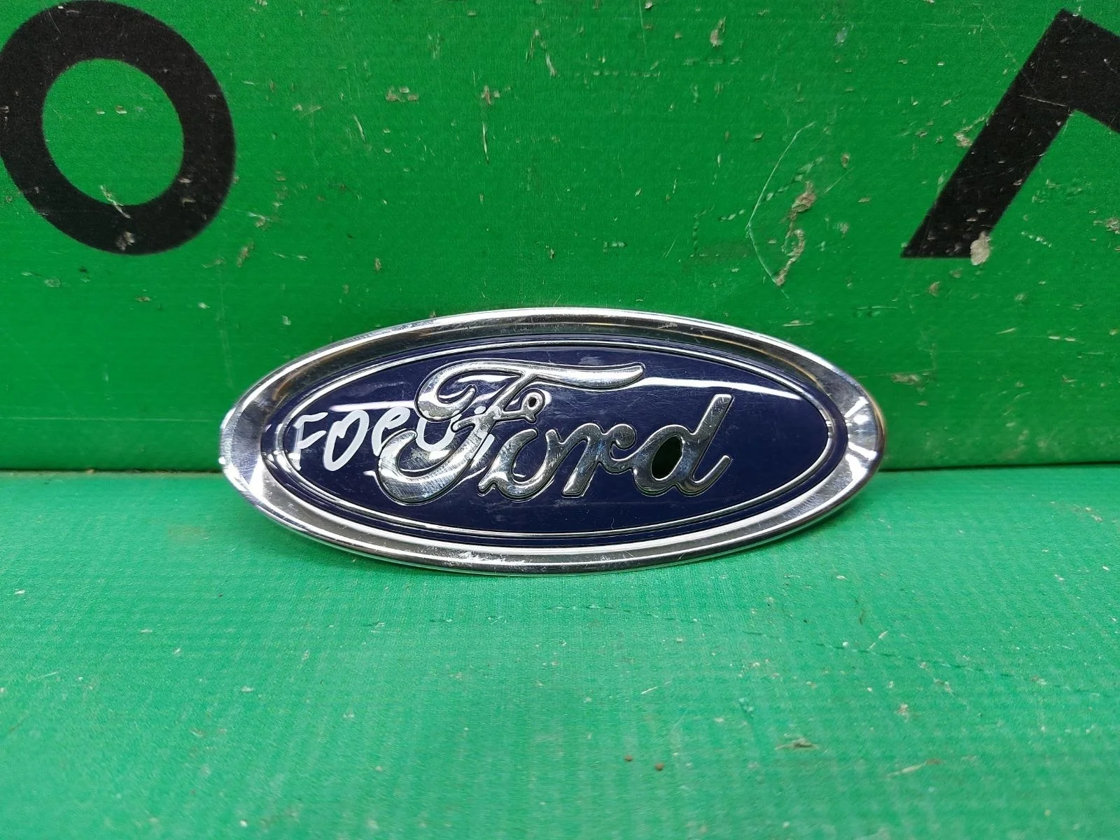 Эмблема FORD FIESTA 2012-2019 5258395 MK6, передняя