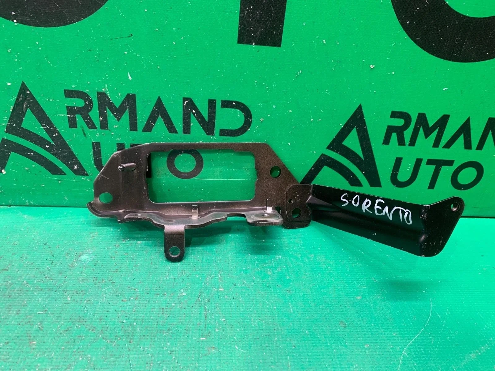 Кронштейн петли капота KIA SORENTO 2012-2019 791102P500 2 XM, левый