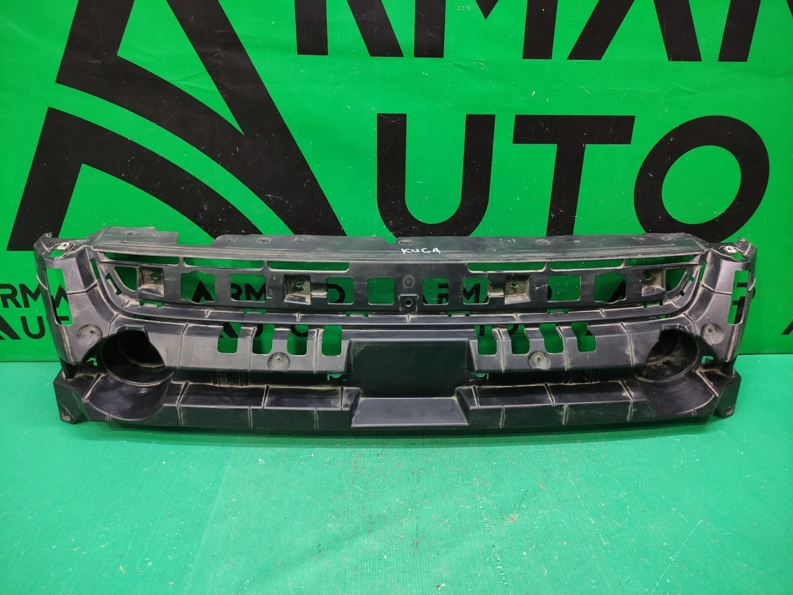 Кронштейн решетки радиатора FORD KUGA 2012-2016 1870314 2 CBS