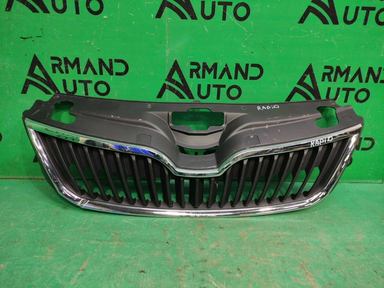 Решетка радиатора SKODA RAPID 2014-2020 5JA8536689B9 1