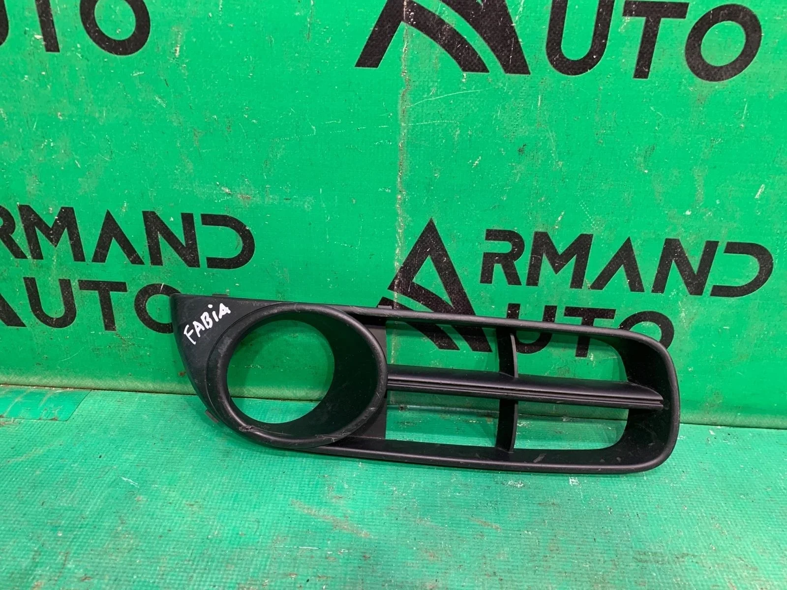 Окантовка птф SKODA FABIA 2007-2014 5J08536669B9 2 5J, правая