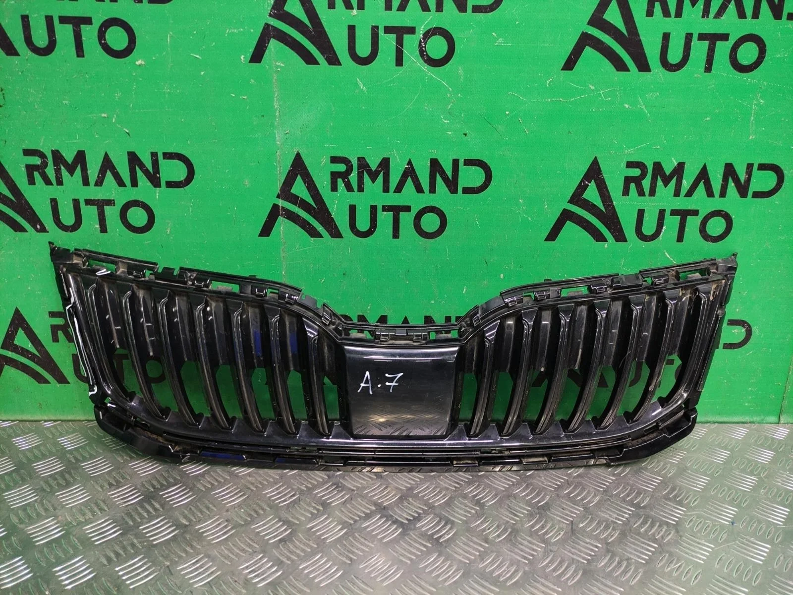 Решетка радиатора SKODA OCTAVIA 2017-2020 5E0853653C041 3 A7 (5E)