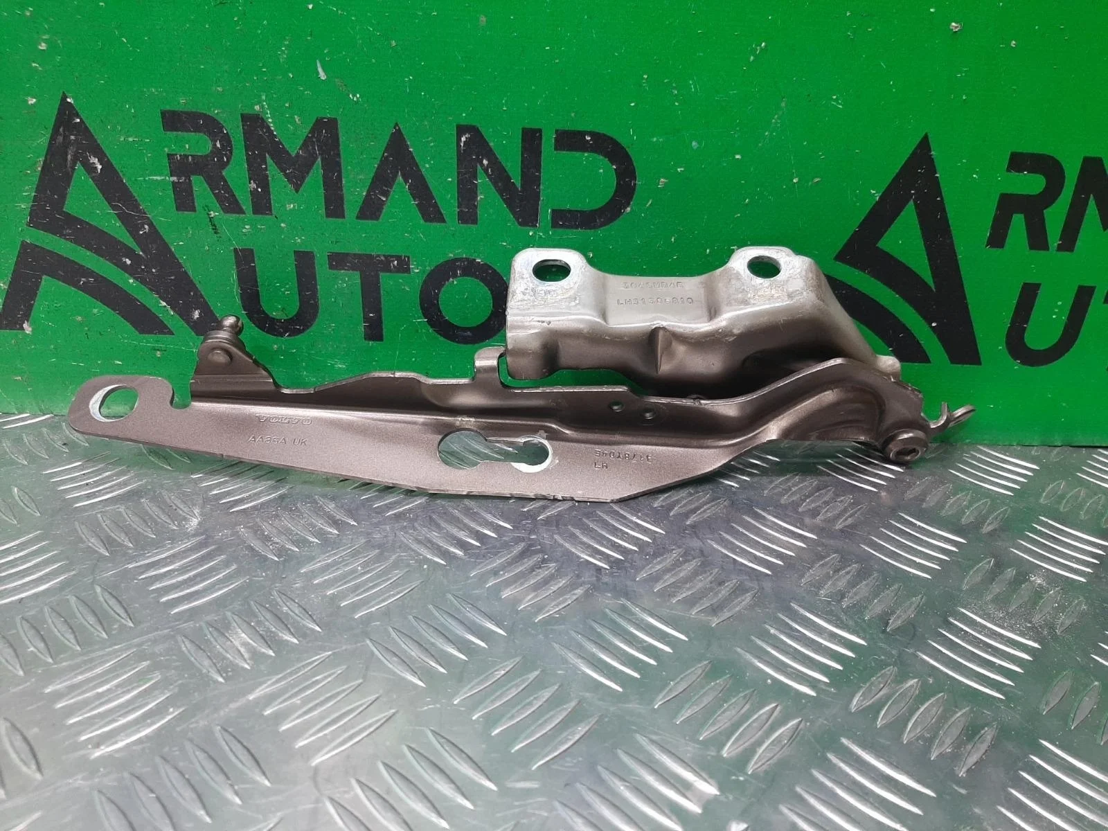 Петля капота VOLVO XC70 2007-2016 31385810 2, левая