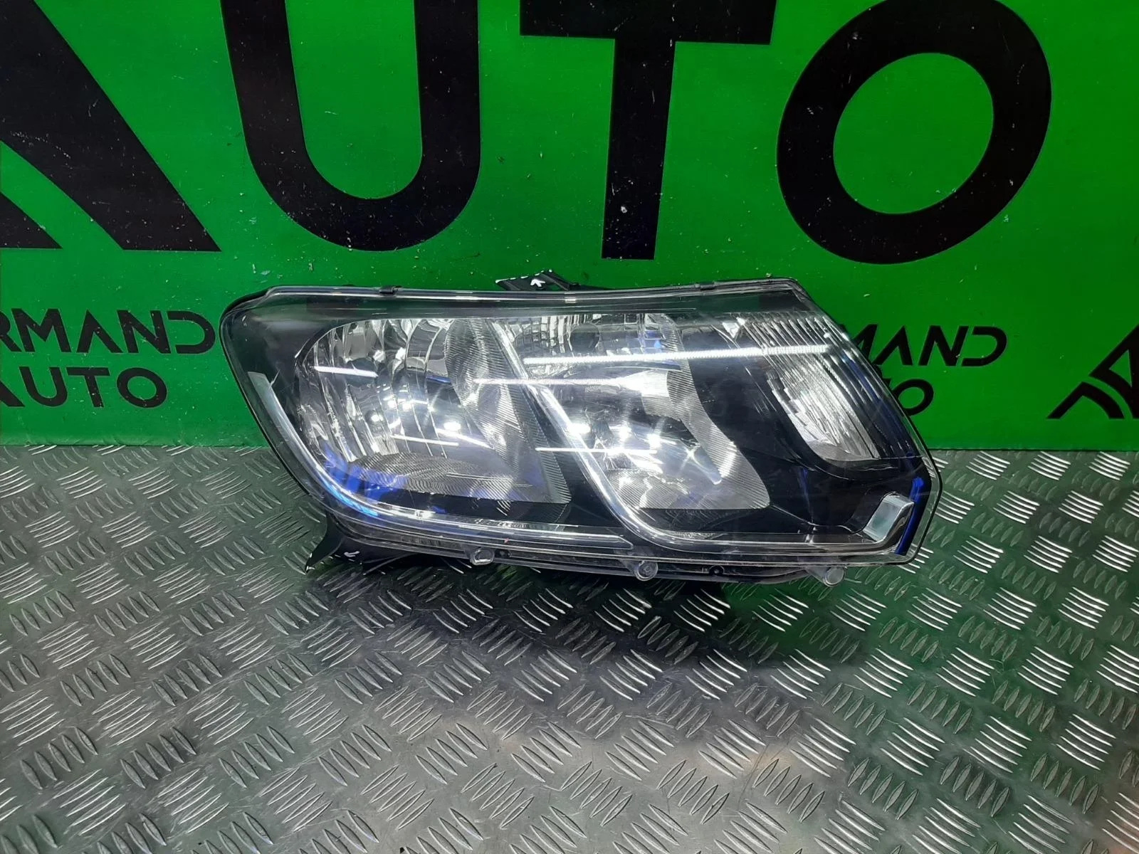 Фара RENAULT LOGAN 2012-2018 260105559R 2, правая