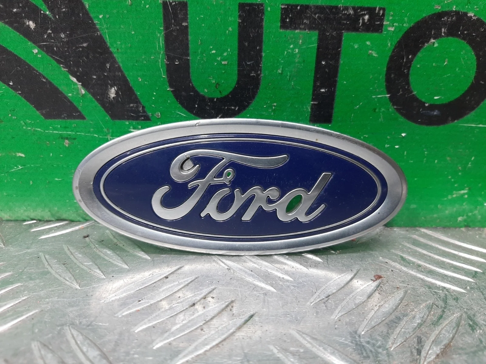 Эмблема FORD FIESTA 2012-2019 5258395 MK6, передняя