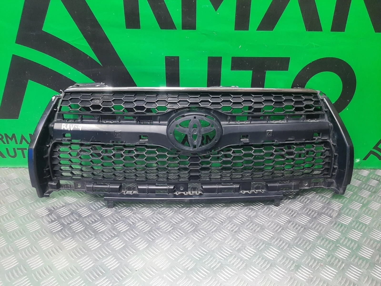 Решетка радиатора TOYOTA RAV4 2008-2013 5310142270 3 XA30