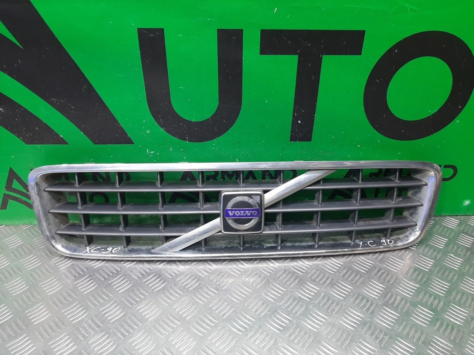 Решетка радиатора VOLVO XC90 2002-2014 30678980 1
